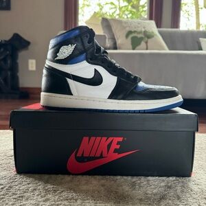 Authentic Nike Air Jordan 1 Retro Royal Toe Sneakers Men’s 8.5 and Women’s 10